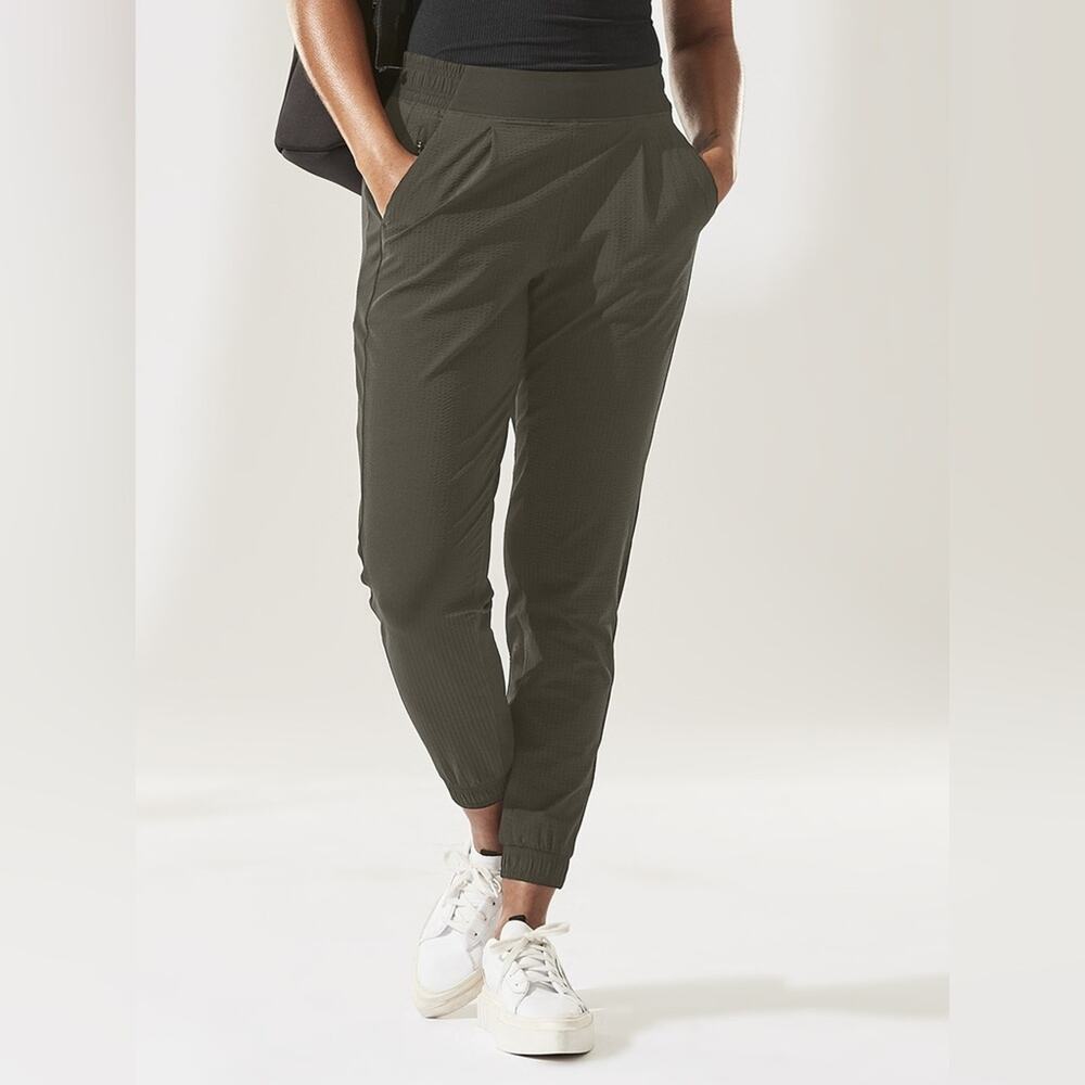 Athleta Textured Brooklyn Jogger in Sage Green - Size 2